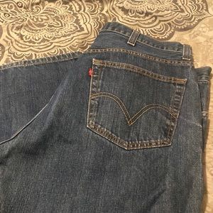 Men’s 505 Levi’s size 40x32 darker wash straight leg jeans